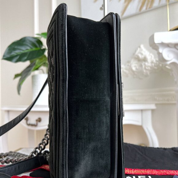 Authentic Chanel Old Boy Quilted Velvet Crossbody Bag 19944074 B0766 - Picture 7 of 16